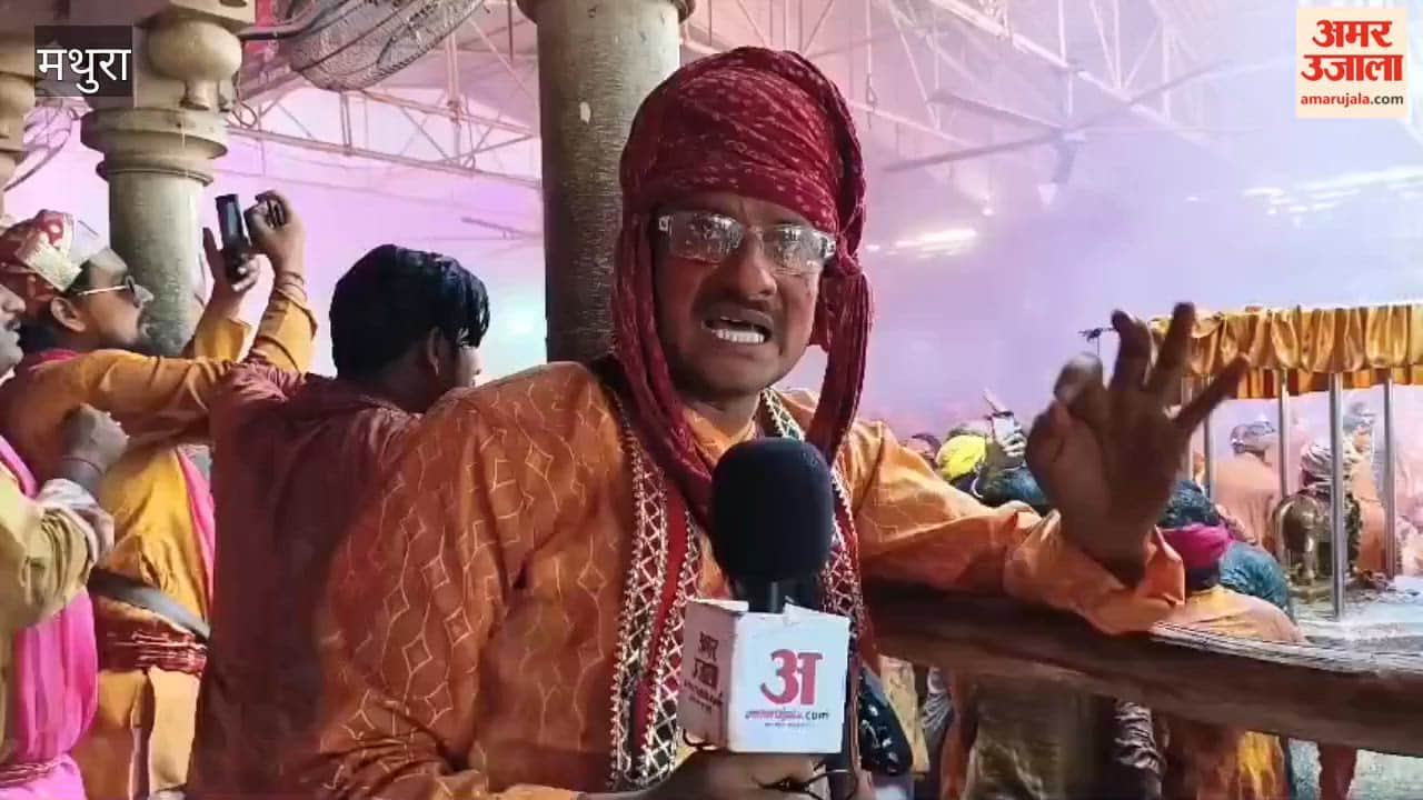 Lathmar Holi celebrated at Barsana in mathura