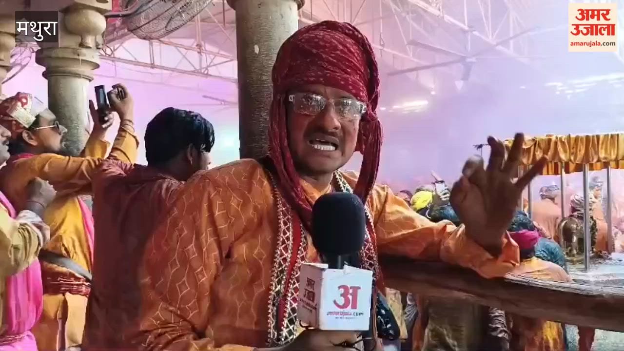 Lathmar Holi celebrated at Barsana in mathura
