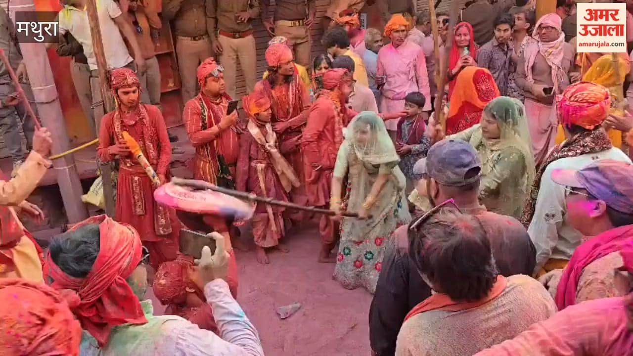Lathmar Holi celebrated in Barsana