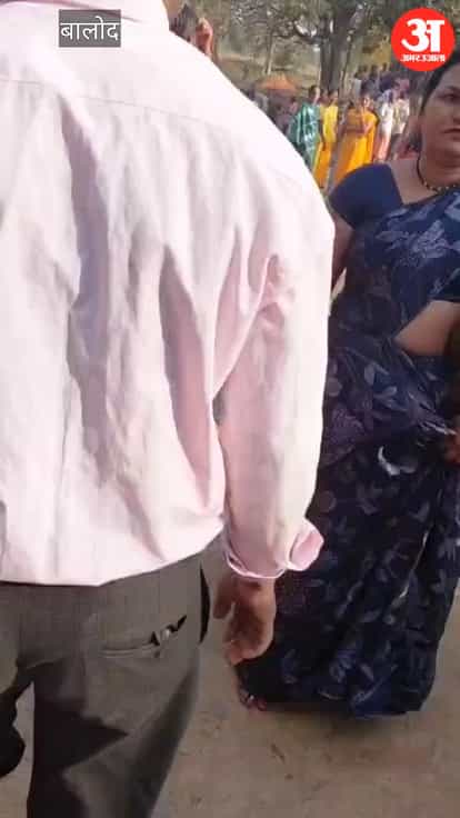 Drunk cleaner pushes school bus off bridge injuring 21 children one critical in Balod