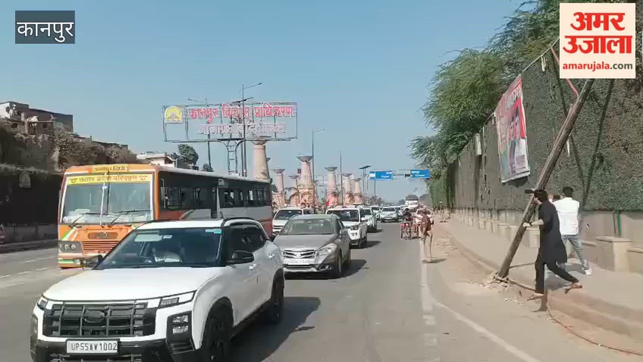 Kanpur: Former Chief Minister Akhilesh Yadav welcomed at the Jajmau checkpost