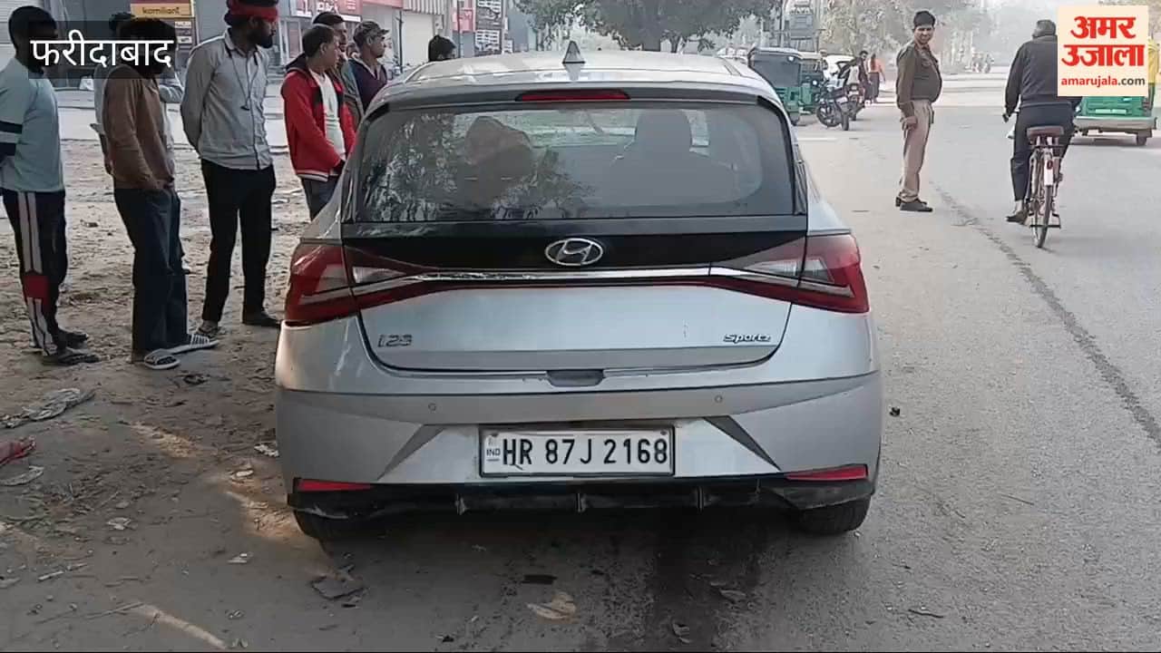 Two cars collided at metro turn in Faridabad
