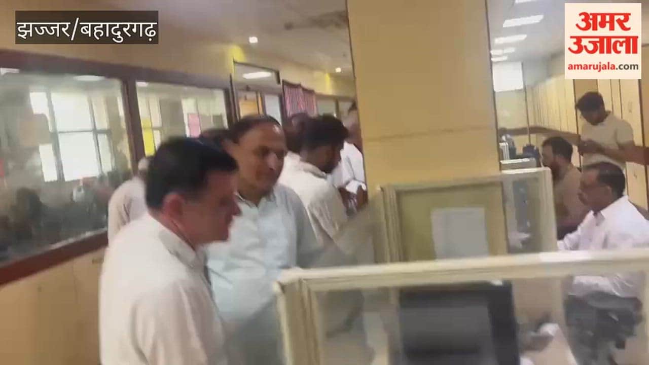 Computer operators return to work after strike in Bahadurgarh