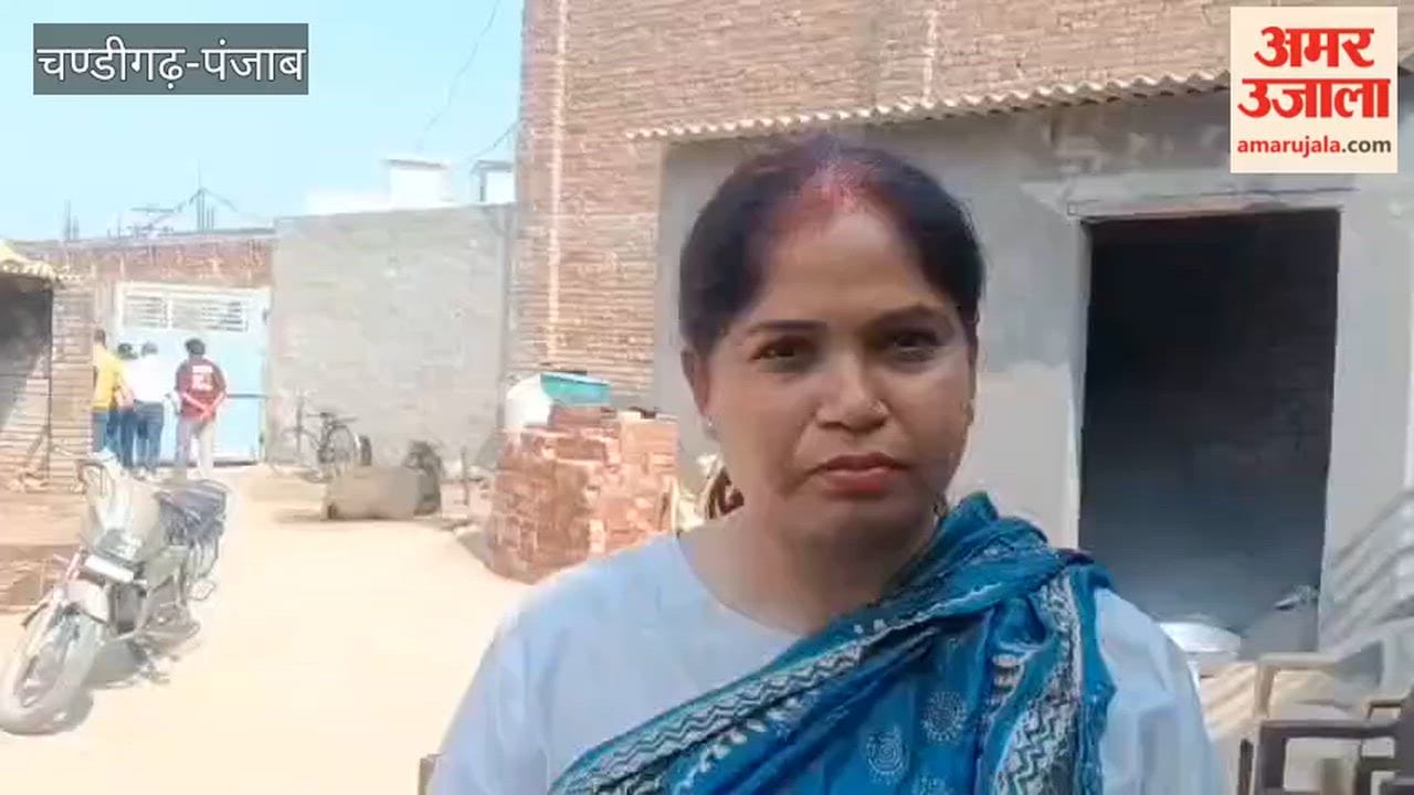 Jaundice spread due to contaminated water in Hazara Singh Wala village of Mamdot, a team of doctors arrived.
