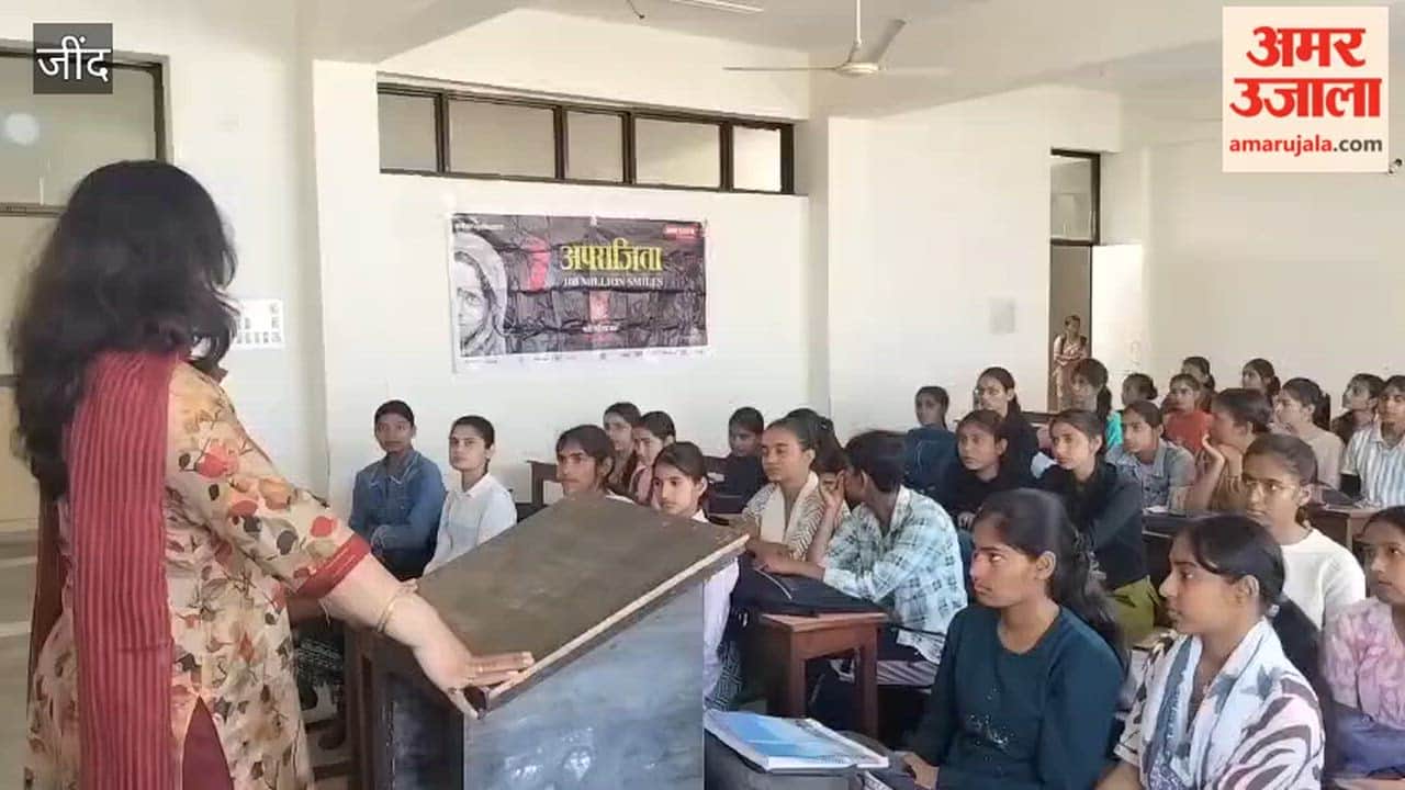 In Jind, the students received career guidance at Amar Ujala's Aparajita program.