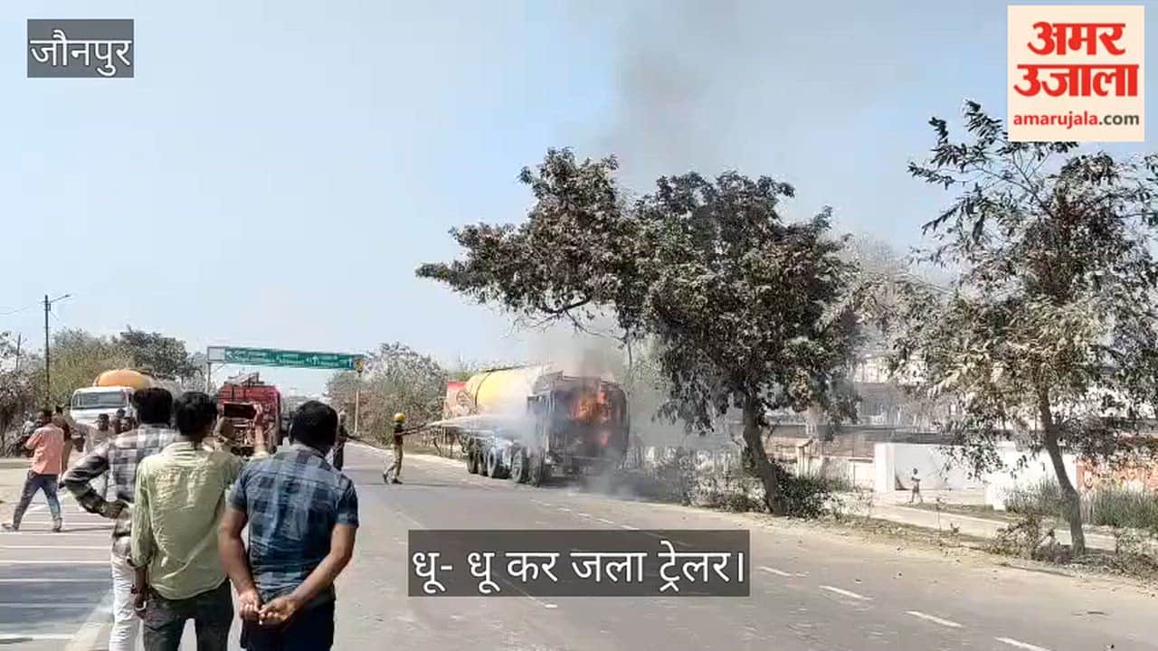 parked trailer caught fire in Jaunpur and burned to ashes