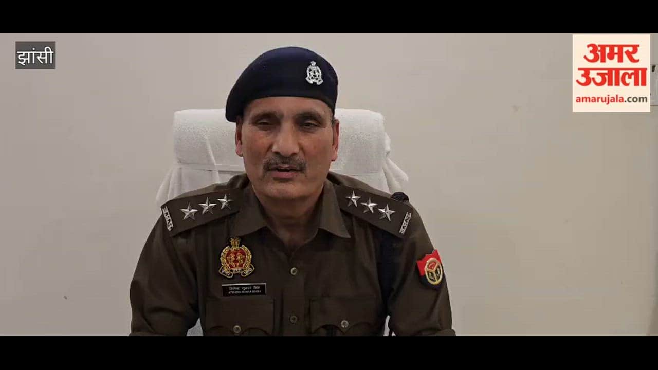 CO Jitendra Singh giving information about the case of assault on an employee at the power substation in Mauranipur.