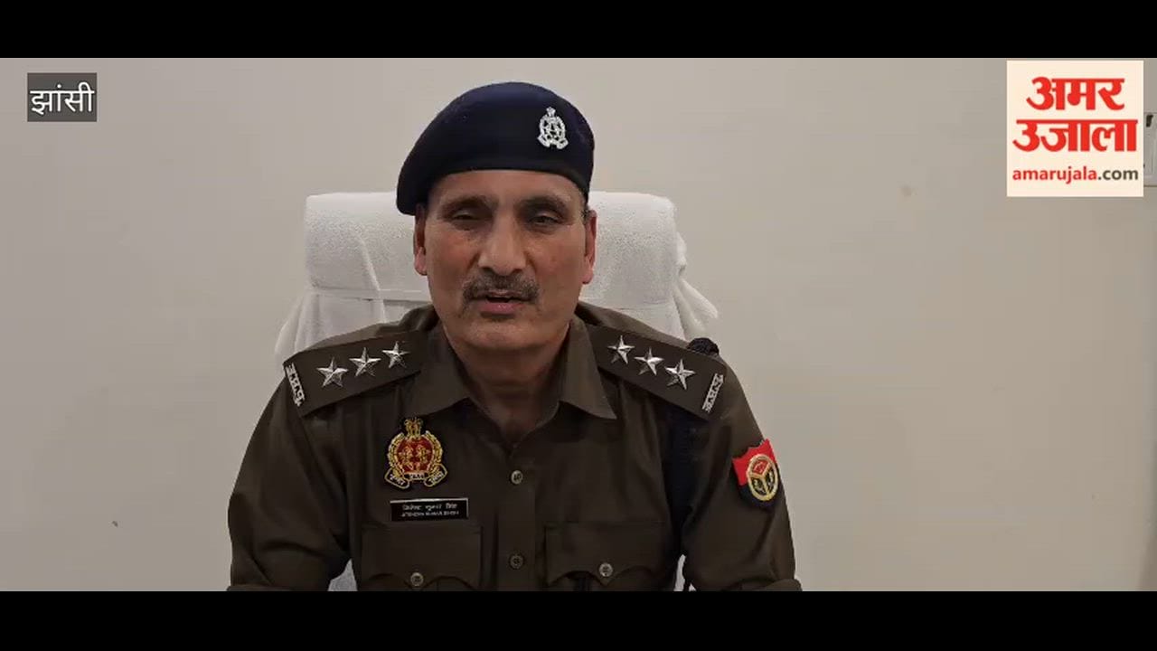 CO Jitendra Singh giving information about the case of assault on an employee at the power substation in Mauranipur.