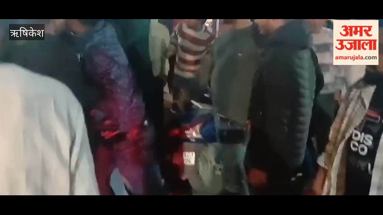 VIDEO: Drunk youths beat up a man in a car after his scooter hit them in Rishikesh