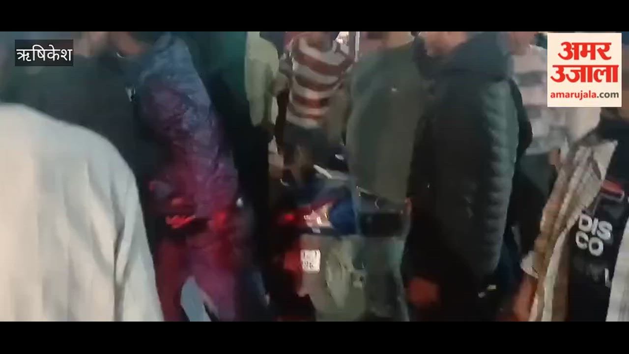 VIDEO: Drunk youths beat up a man in a car after his scooter hit them in Rishikesh