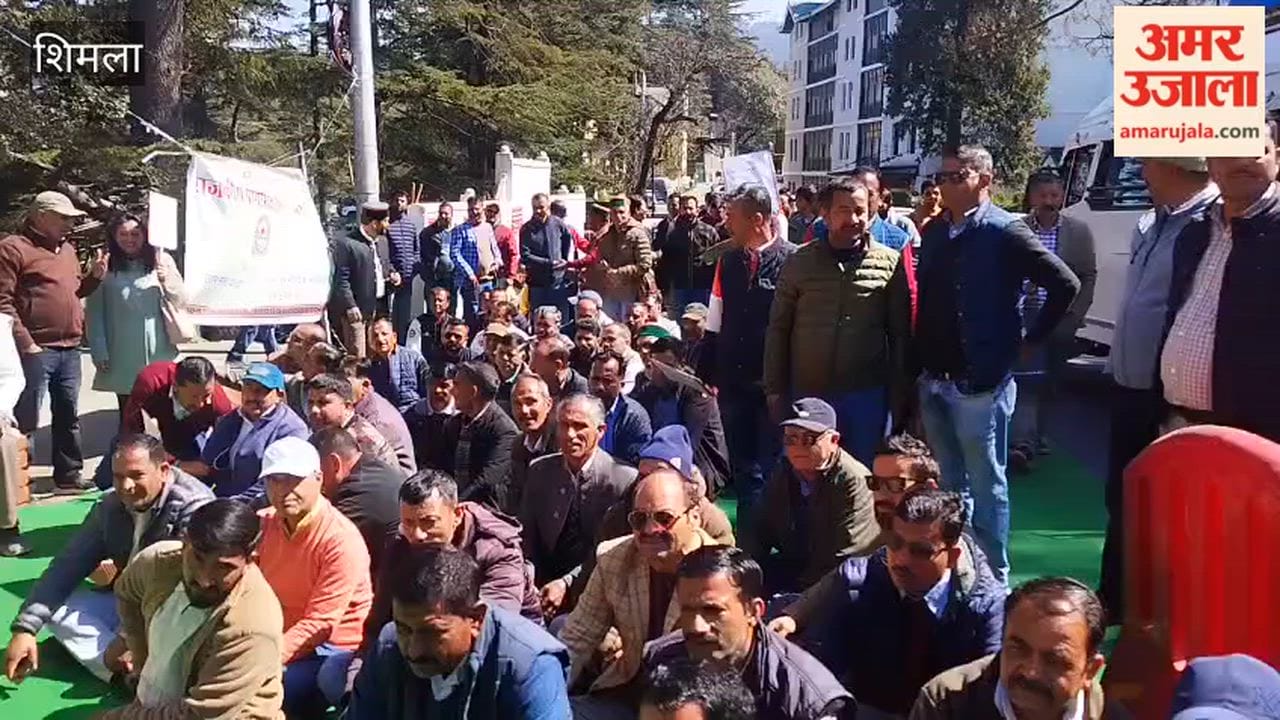 Shimla State Primary Teachers Union protest against the state government