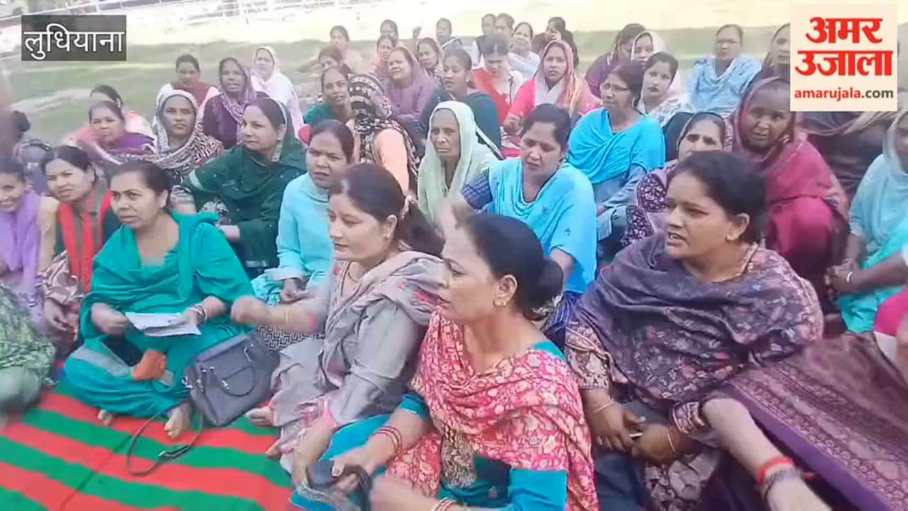 Mid Day Meal Workers Union protests in Ludhiana