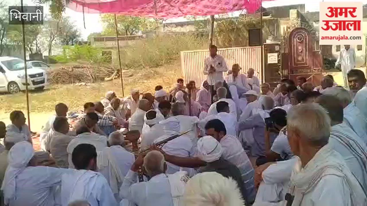 grand panchayat of eight villages was held in Dhani Laxman regarding Manisha's death case