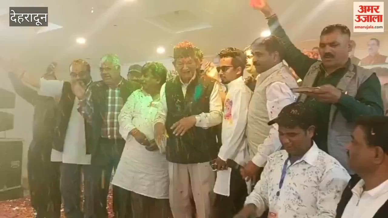 Dehradun: Congress organised Holi Milan function, former Chief Minister Harish Rawat also reached