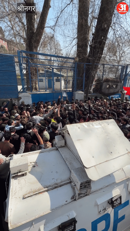 Srinagar: श्रीनगर में शिया मुस्लिमों का UNO कार्यालय के बाहर विरोध, खामेनेई की मौत पर विरोध