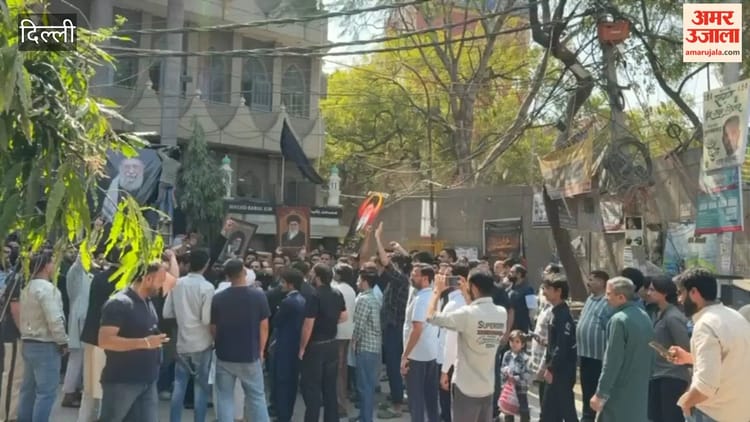 जामियानगर के ओखला विहार में अमेरिका और इस्राइल के खिलाफ नारेबाजी