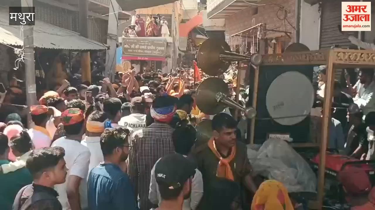 chhadimar holi celebrated gokul mathura