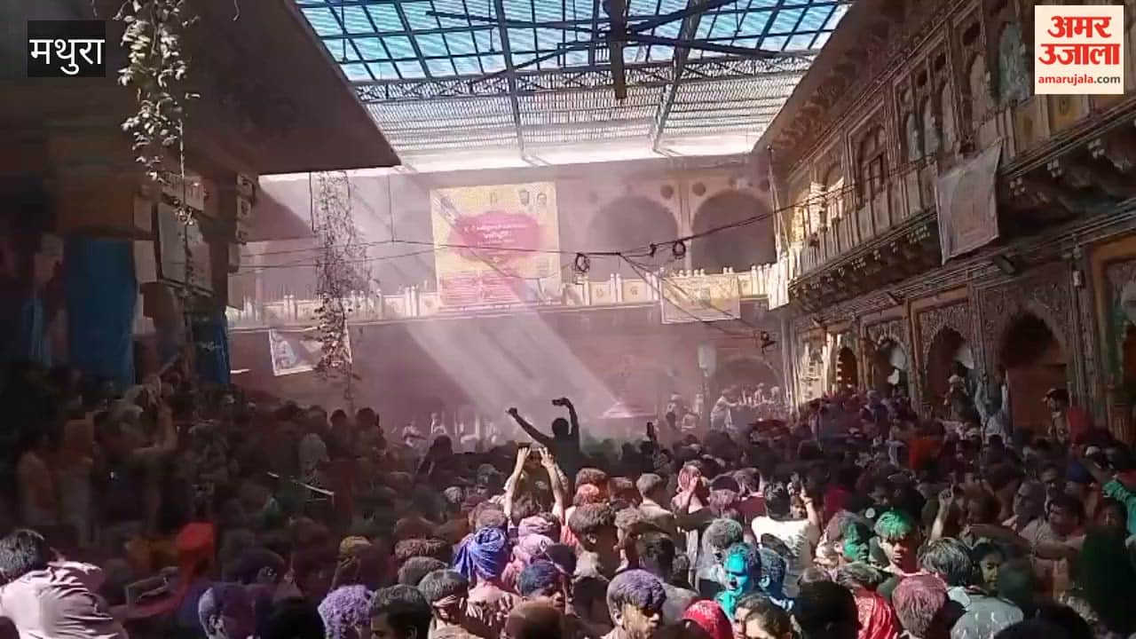 Holi was celebrated at Dwarkadhish Temple in Mathura
