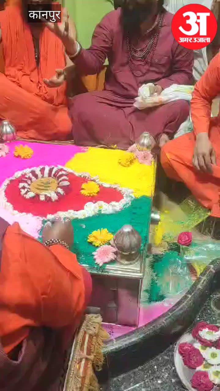 कानपुर: बाबा आनंदेश्वर मंदिर परमट में रंग गुलाल से हुआ बाबा का श्रृंगार