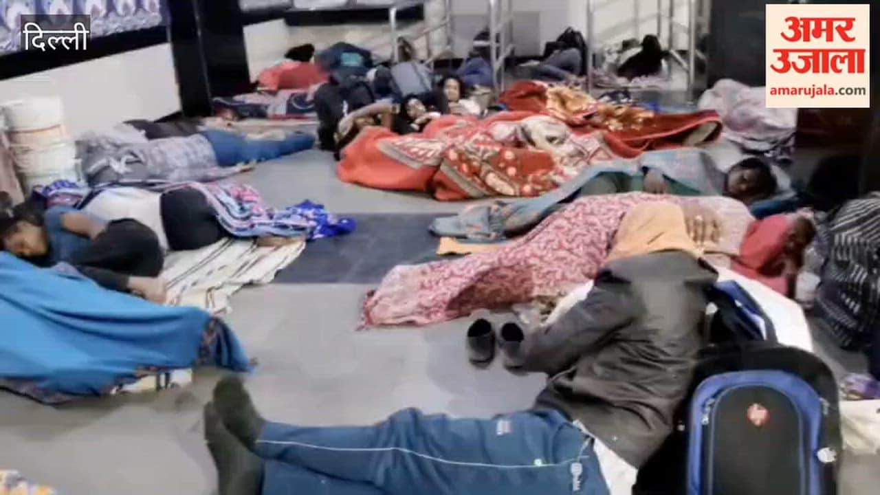 Passengers were troubled by the chaos at Anand Vihar railway station on the occasion of Holi