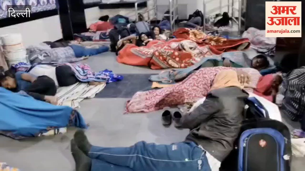 Passengers were troubled by the chaos at Anand Vihar railway station on the occasion of Holi