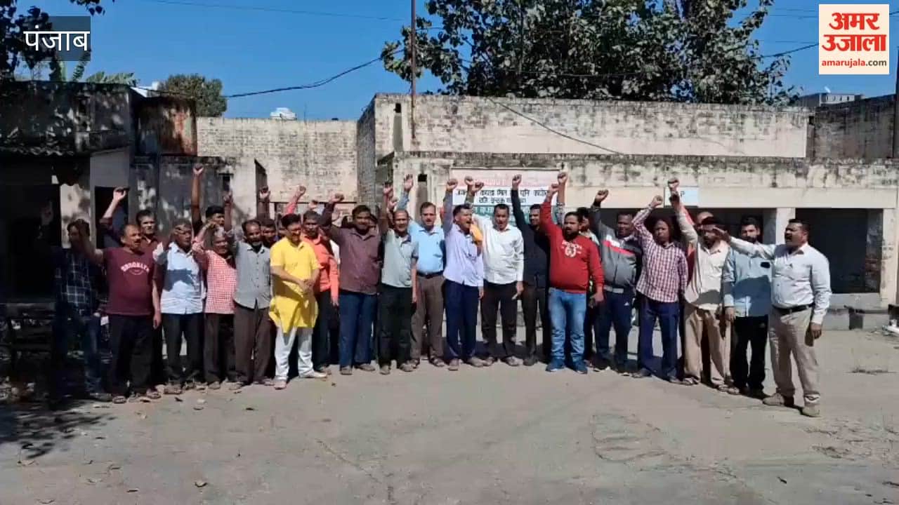 JCT Mill workers of Phagwara staged another protest to press for their demands.