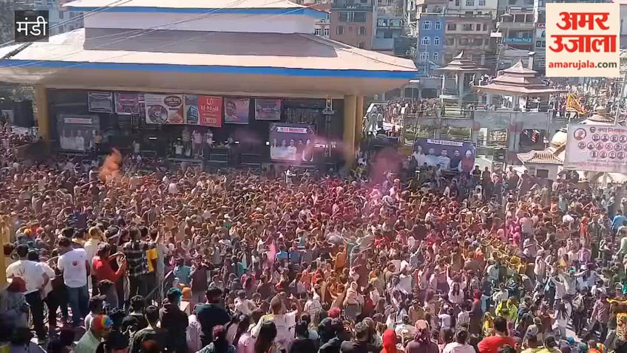 Video Gulal flying to the tune of DJ in Chhoti Kashi Mandi