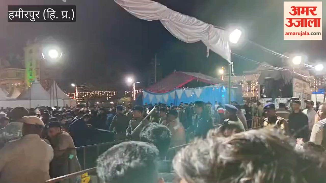 Hamirpur: Some miscreants created ruckus in the first cultural evening of the national level Holi festival