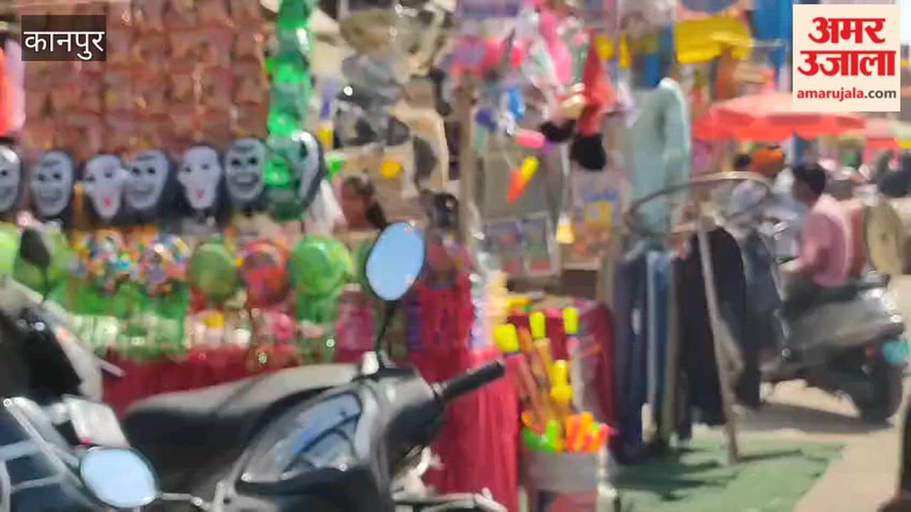 Kanpur: Crowd of shoppers gathered at Lal Bangla market for the festival of Holi.