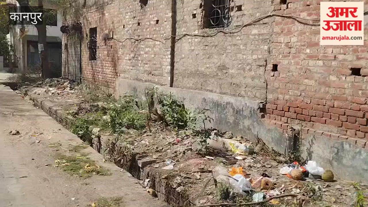 Kanpur: Garbage spreads a short distance from the Holika Dahan in Kumhar Mandi, Chakeri