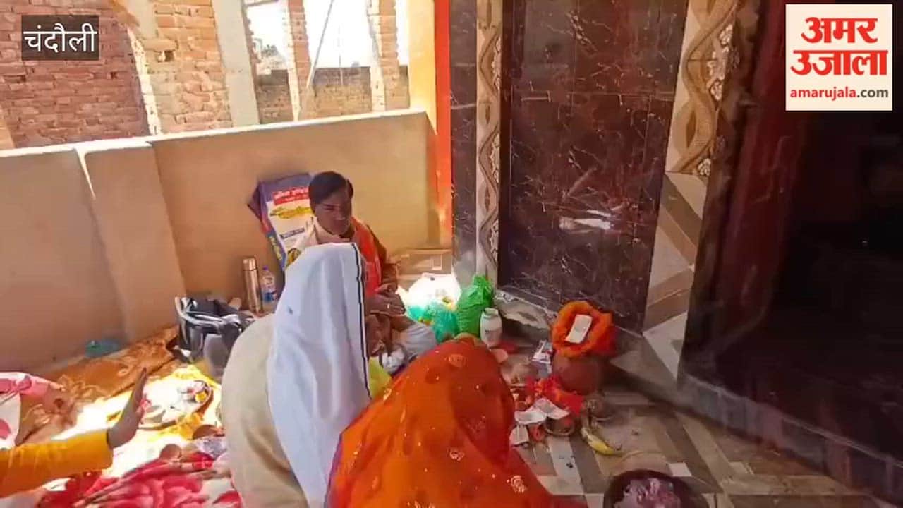 Pran-pratishtha of gods and goddesses in devotional atmosphere