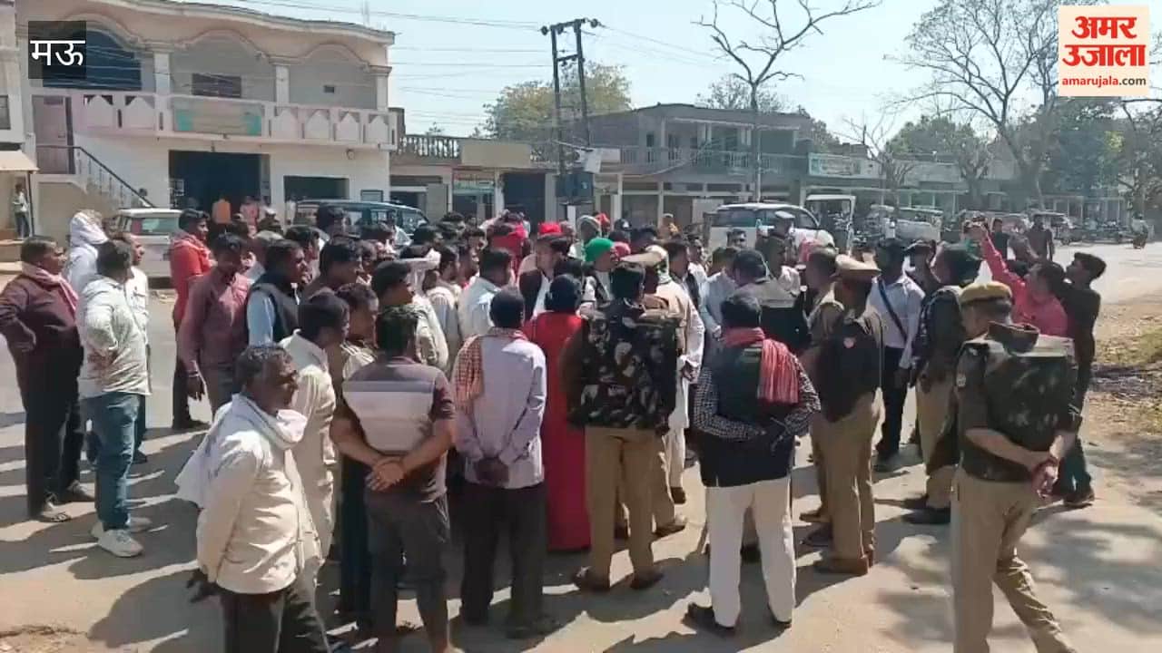 Farmers protested against closure of sugar mill and started shouting slogans