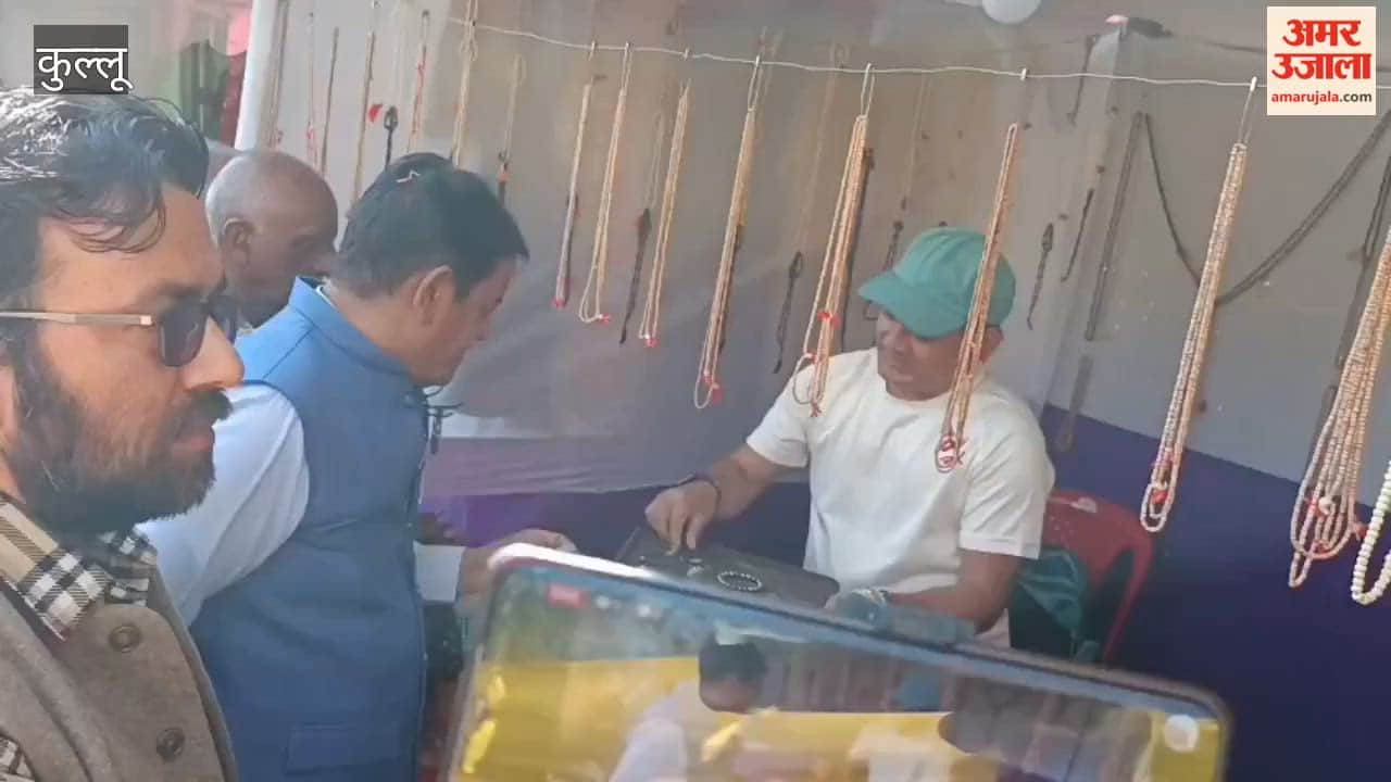 MLA arrives at Gandhi Crafts Bazaar in Kullu, formally inaugurates it