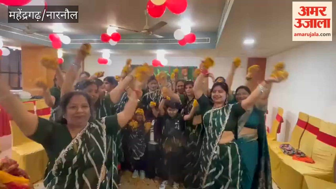 Women wing of Agarwal Vaishya Samaj celebrated Holi Milan ceremony