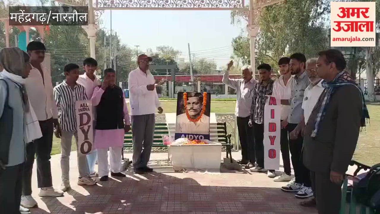 Youth paid tribute to Chandrashekhar Azad on his martyrdom day in Narnaul