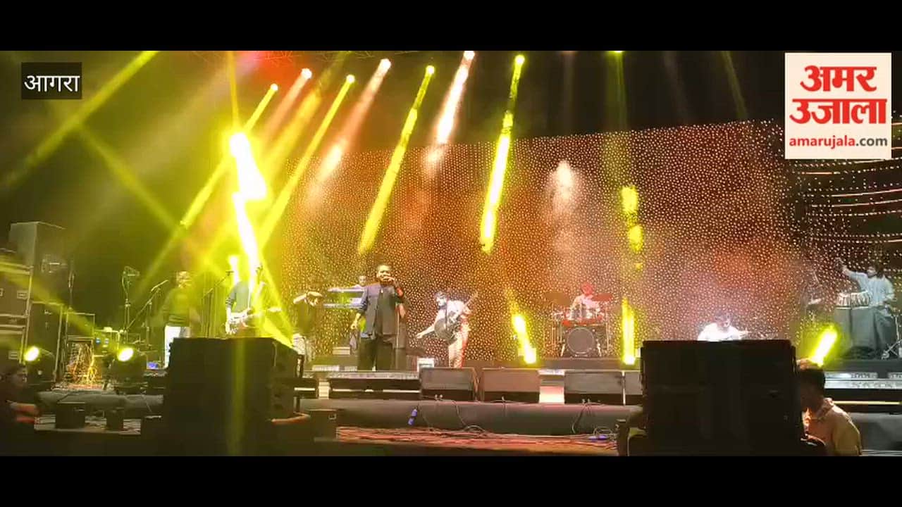 Thousands of voices echoed together with Kailash Kher in Shivoham atmosphere became Shiva-like.