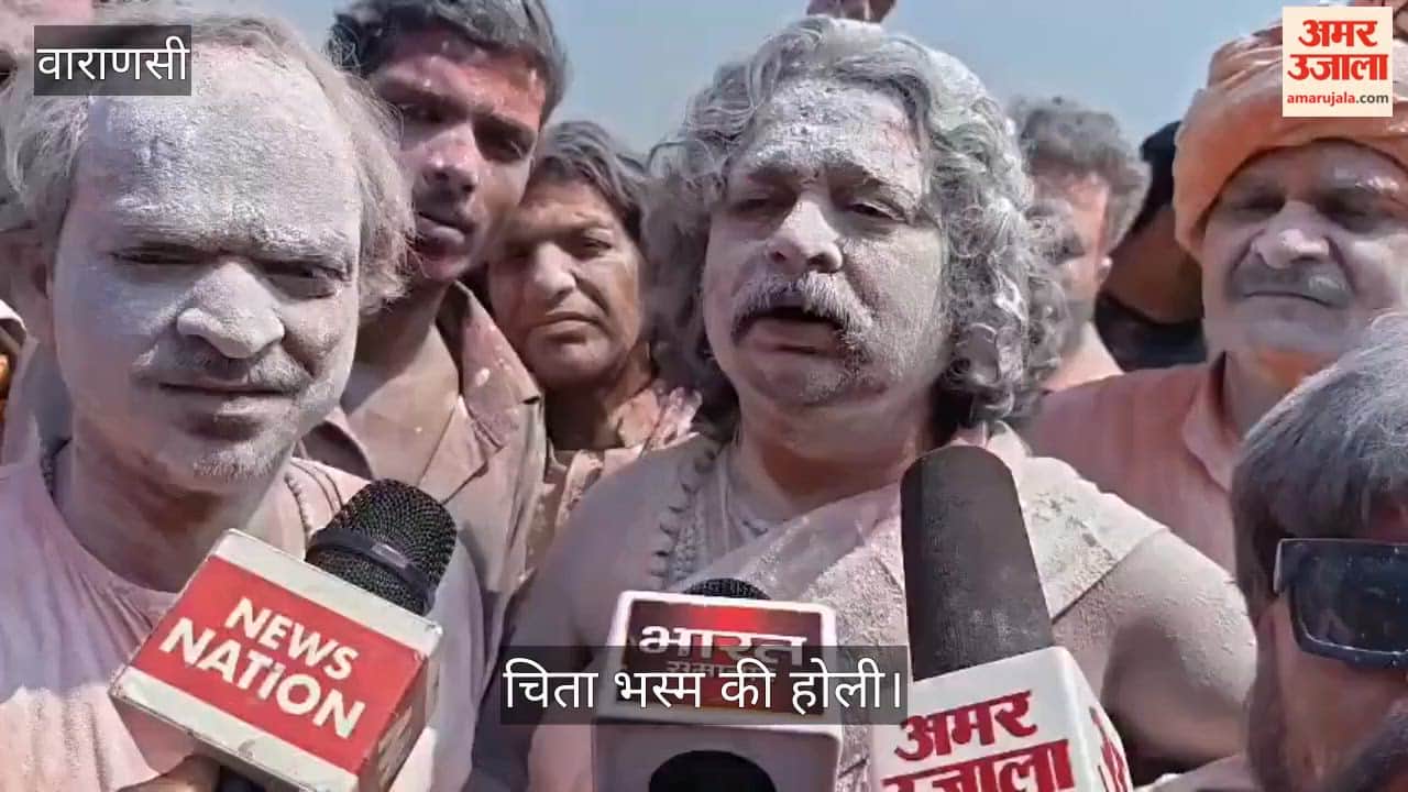 tradition of playing Holi with pyre ashes was followed at the Manikarnika temple