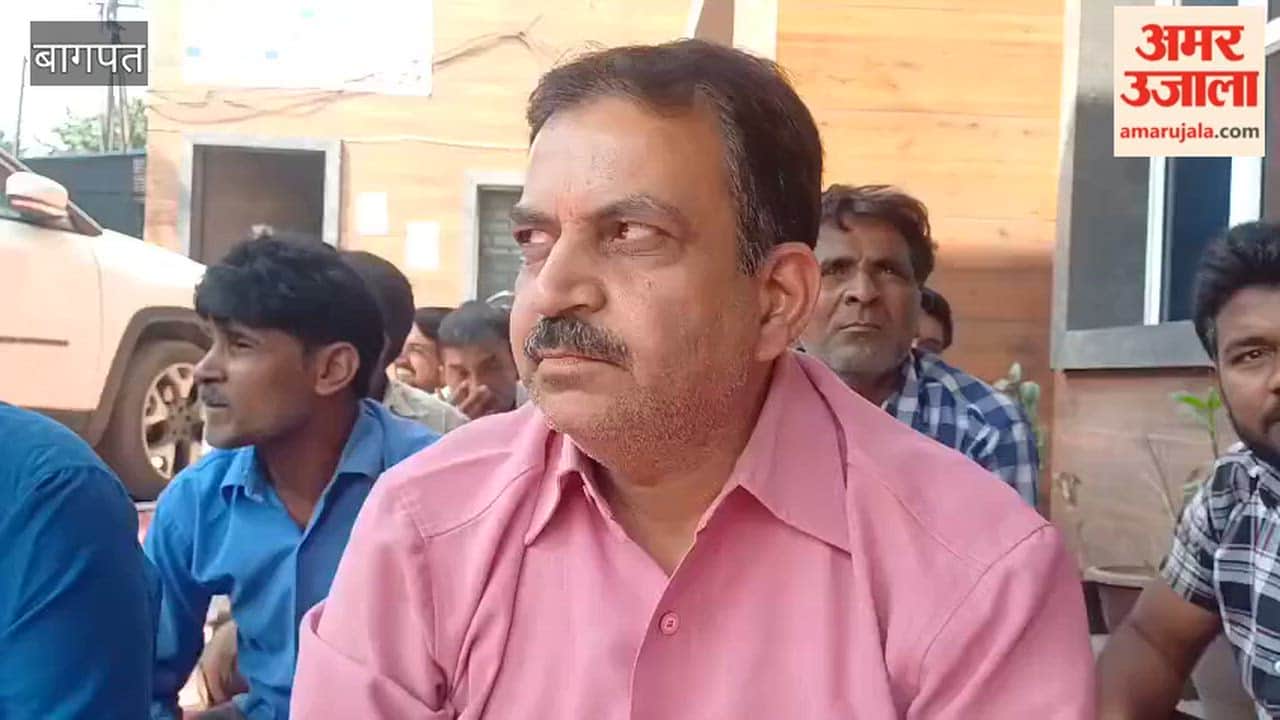 Baghpat: Salary not received for three months, protest started