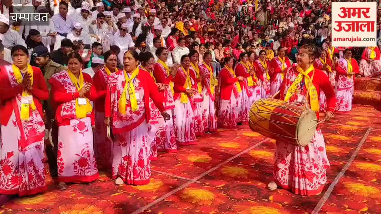 Colourful performances by women Holi revelers at Lohaghat Holi Rang Mahotsav