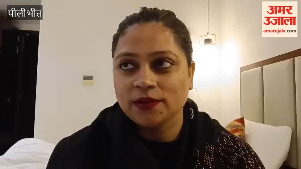 Folk singer Sarita Tiwari gave a message to young artists in Pilibhit