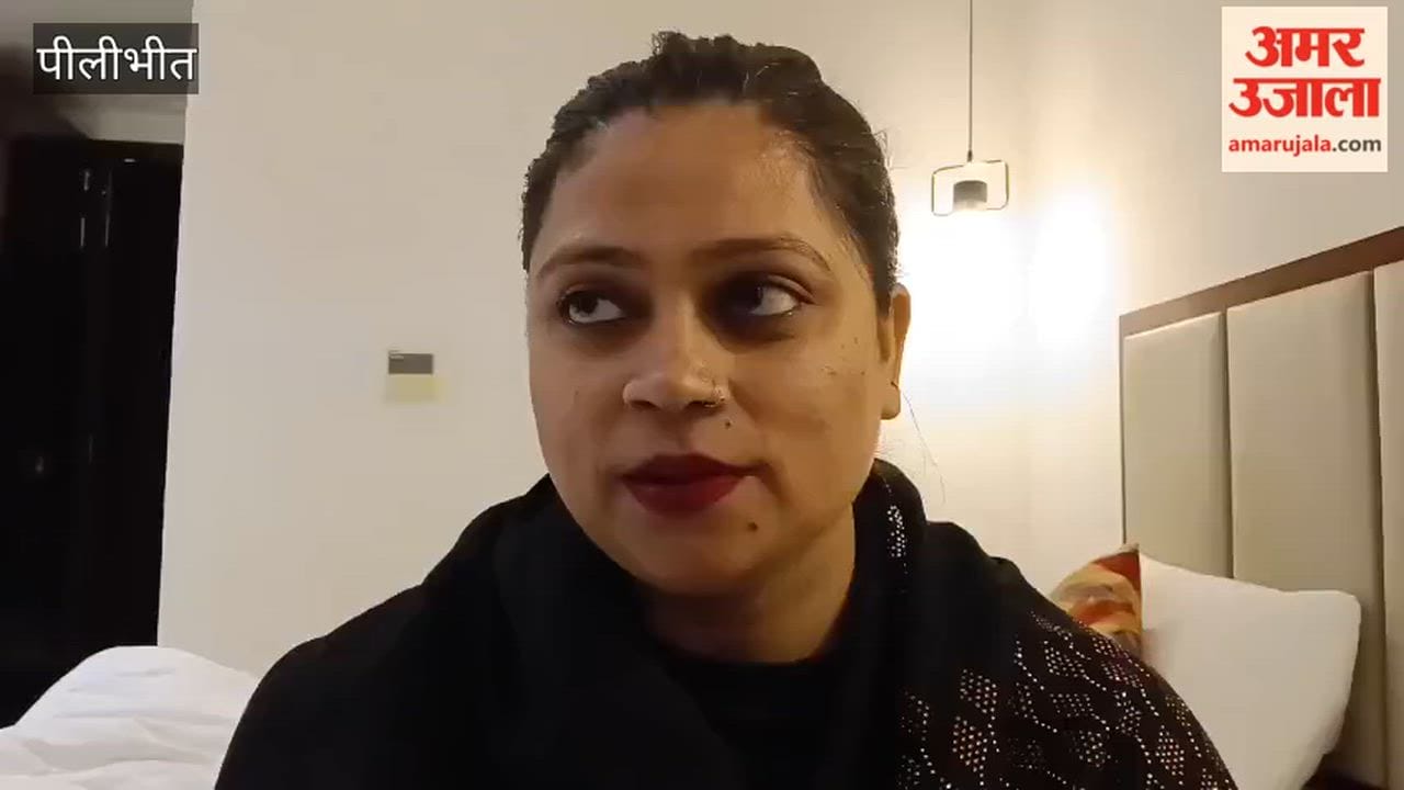 Folk singer Sarita Tiwari gave a message to young artists in Pilibhit