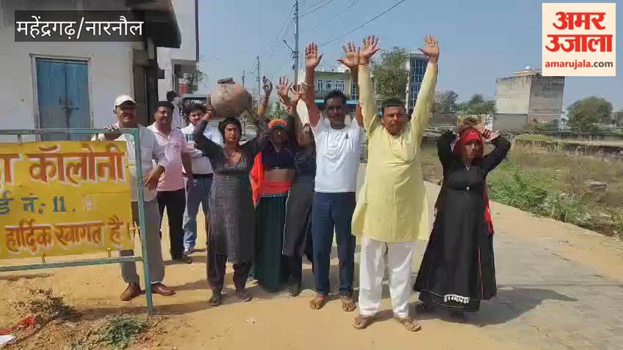 People protested in Nangal Chaudhary over the water problem.