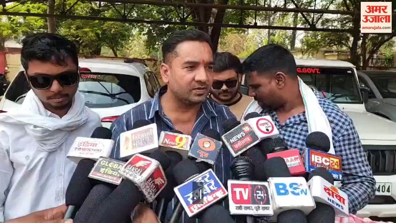 Congressmen surrounded the PWD office and protested in Rajnandgaon