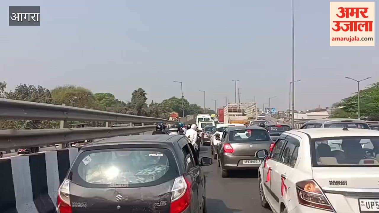 roadway bus broke down on highway causing traffic jams