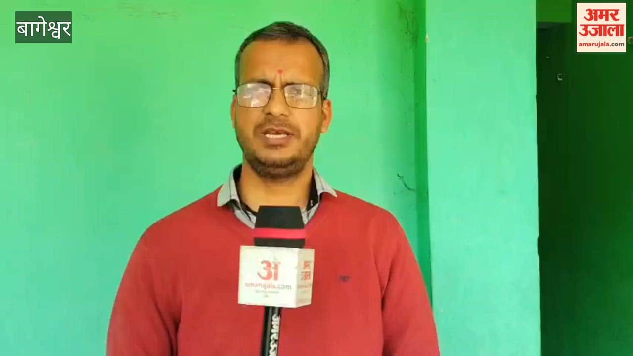 Holi singers immersed in Holi singing, Holi celebrations from cities to villages