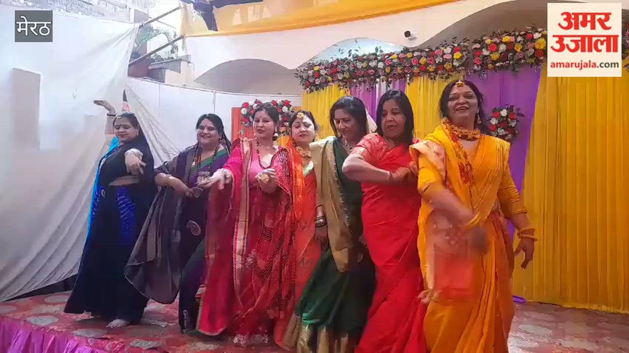 Mahila Agrachetna Parishad celebrated Holi festival, colourful programmes were organised.
