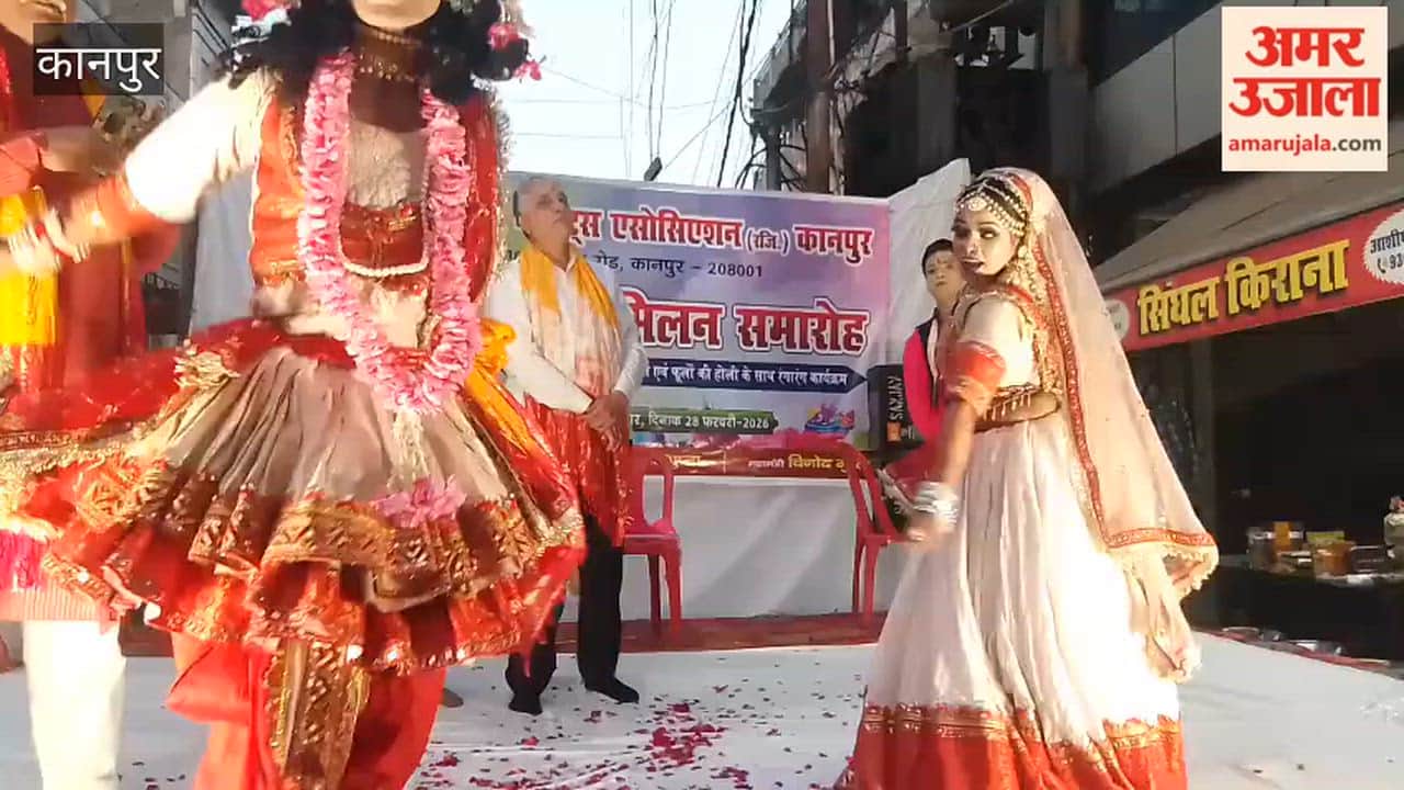 Kanpur: Holi Milan celebration held in Nayaganj market