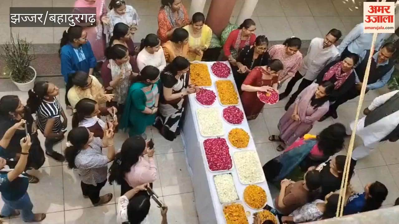 Future female teachers of Vaishya Arya Shikshan Mahila Mahavidyalaya Bahadurgarh celebrated eco-friendly Holi