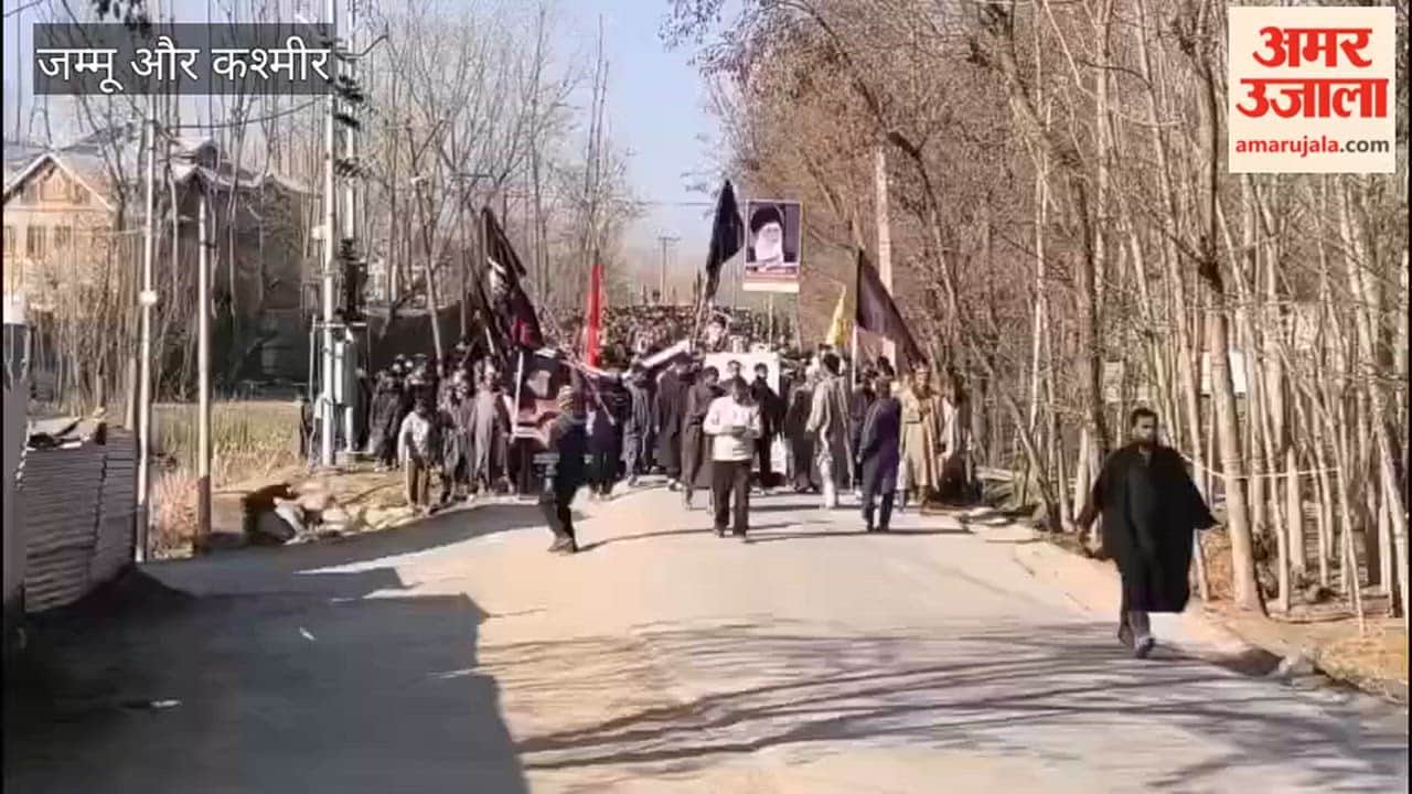 people took to the streets after Khamenei's assassination sparked outrage in Kashmir.