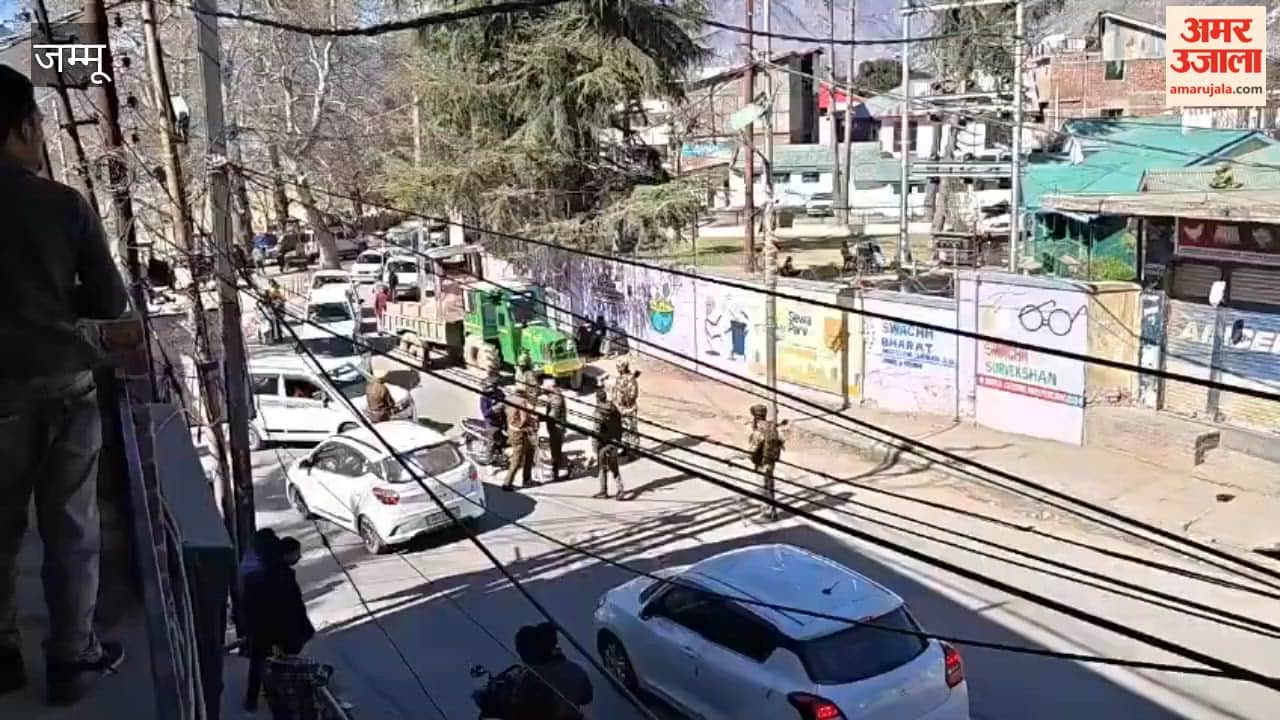 Protests erupt after prayers, crowd gathers at Kishtwar bus stand